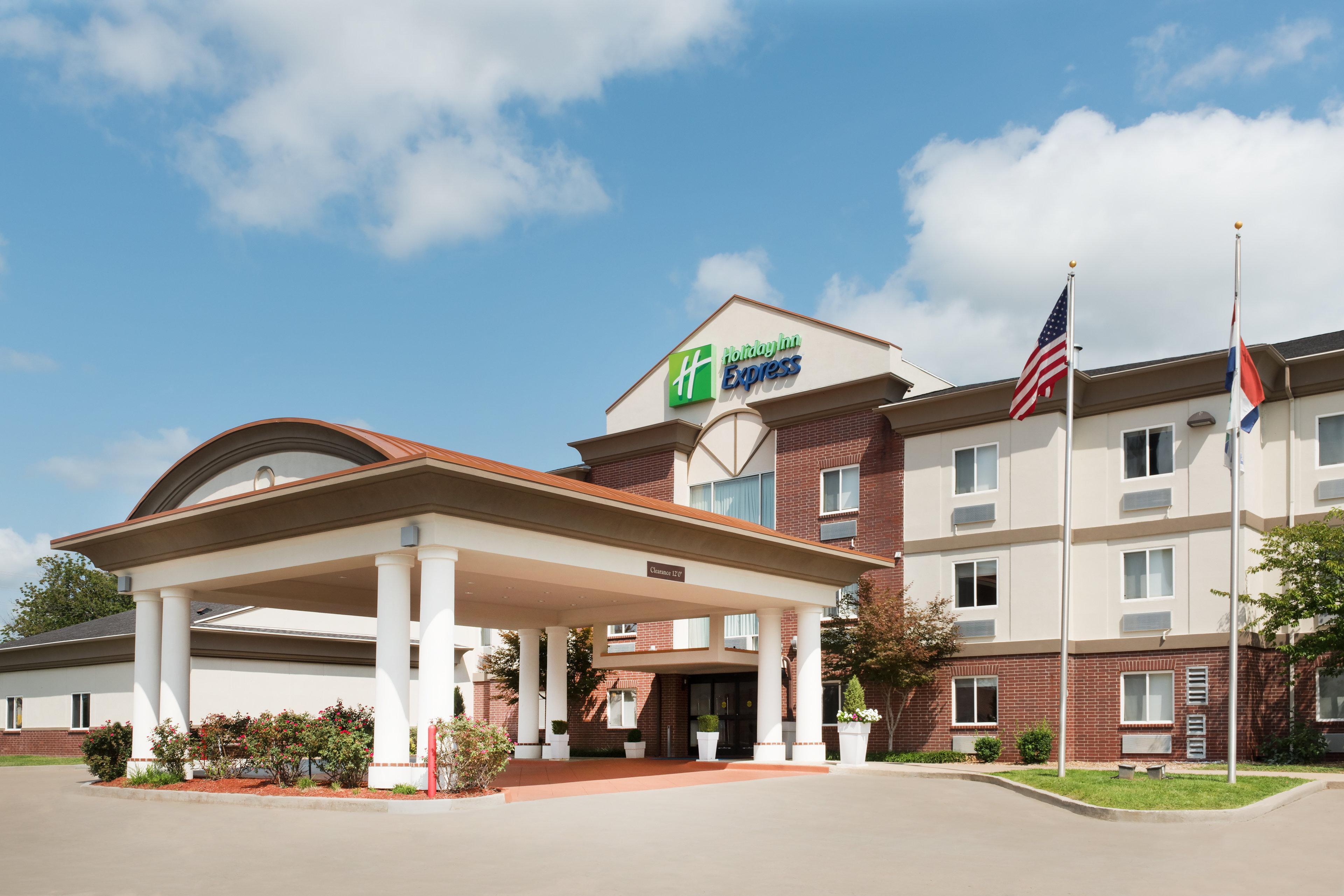 Holiday Inn Express Warrenton By Ihg Exterior photo