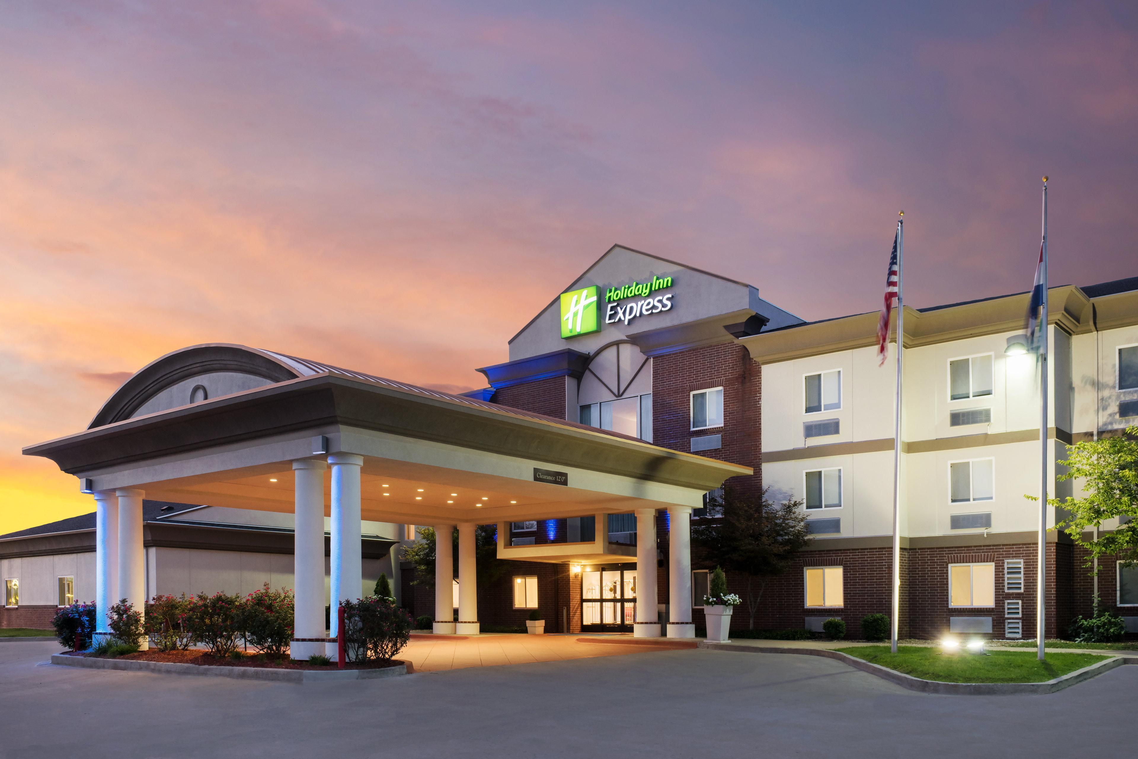 Holiday Inn Express Warrenton By Ihg Exterior photo