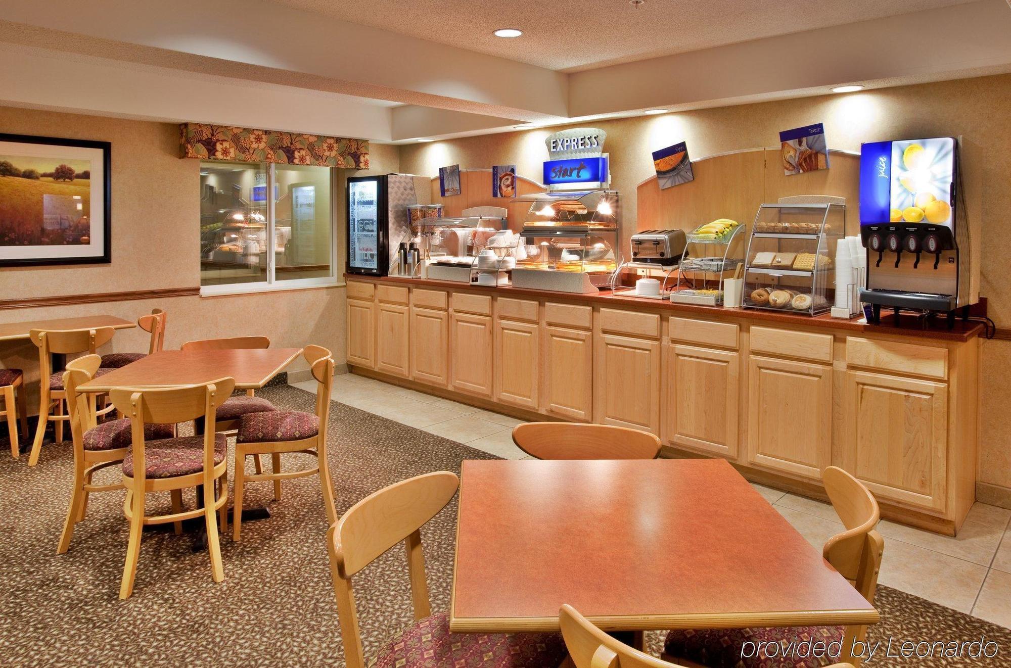 Holiday Inn Express Warrenton By Ihg Restaurant photo