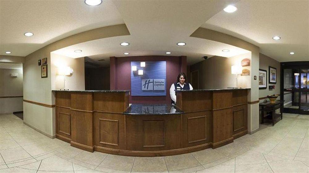 Holiday Inn Express Warrenton By Ihg Exterior photo