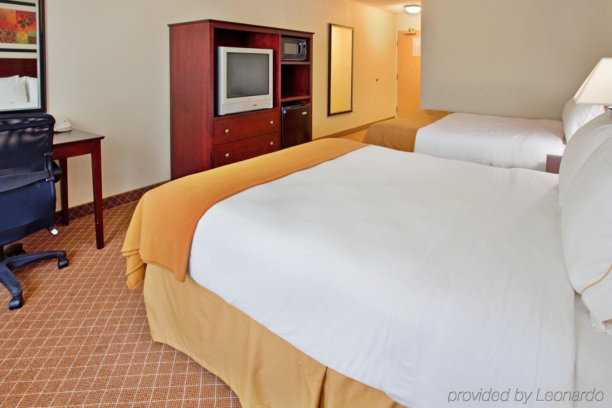 Holiday Inn Express Warrenton By Ihg Exterior photo