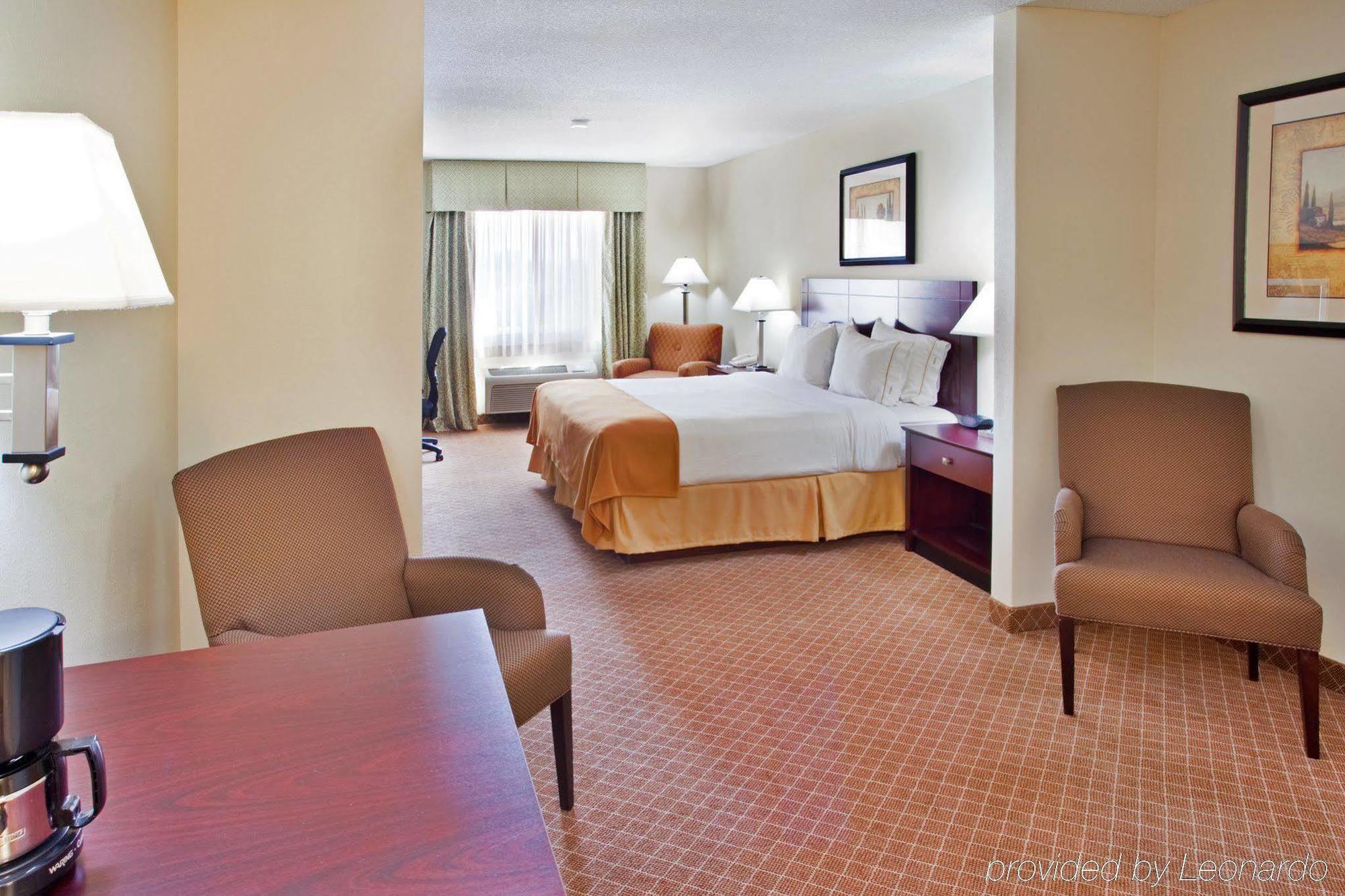 Holiday Inn Express Warrenton By Ihg Room photo