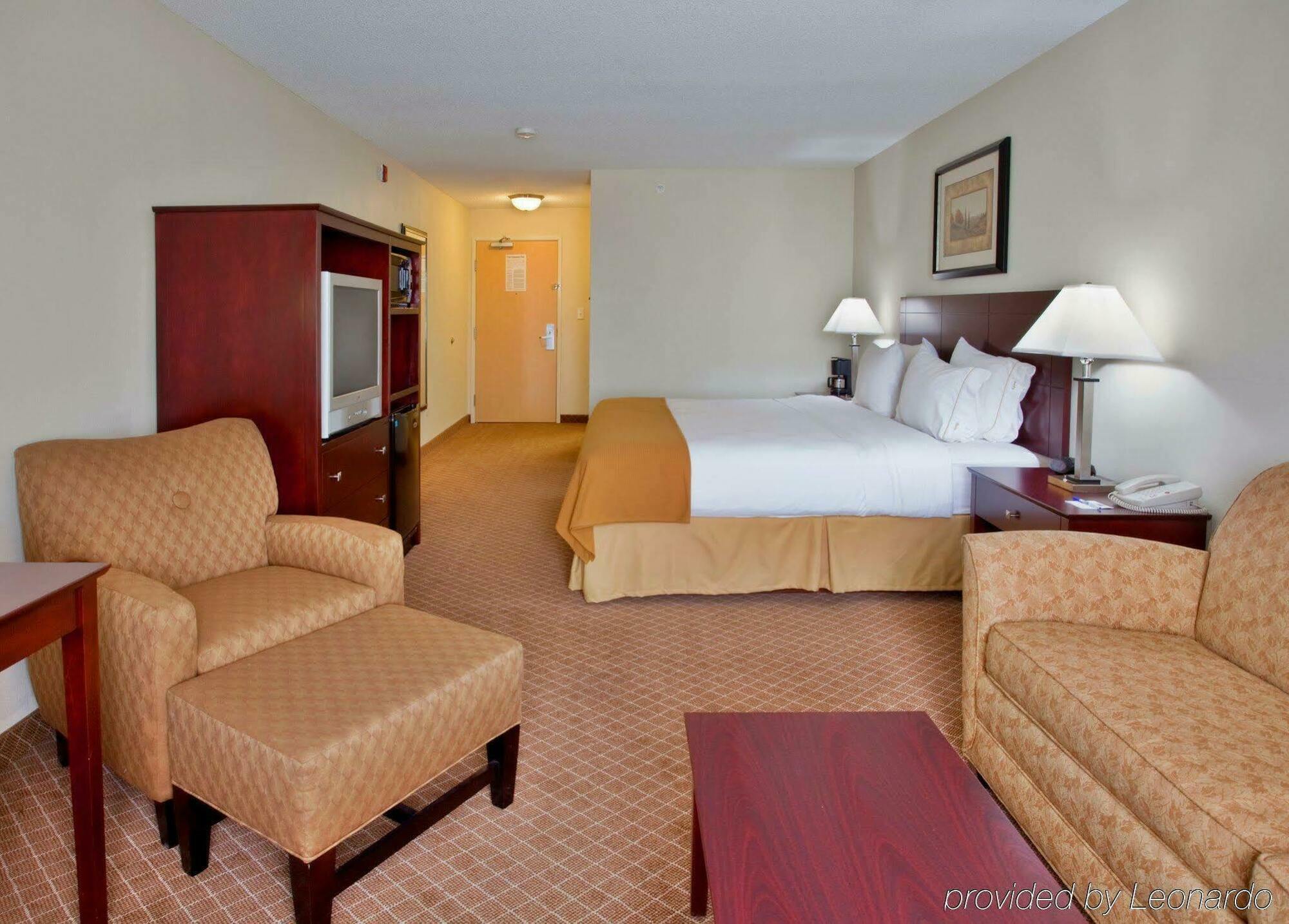 Holiday Inn Express Warrenton By Ihg Exterior photo